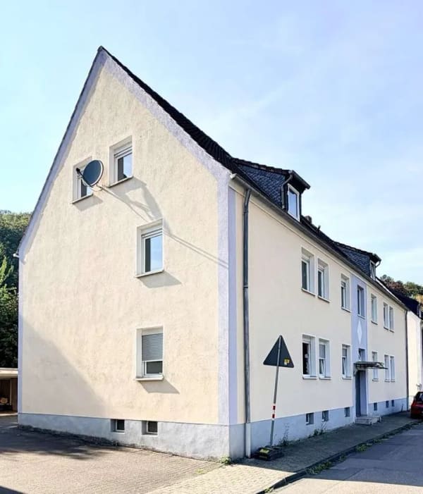 Immobilie in Nachrodt-Wiblingwerde - Mehrfamilienhaus mit sechs Wohnungen, großem Grundstück und Entwicklungspotenzial in Nachrodt-Einsal - Bild 0