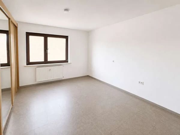 Immobilie in Eberdingen - Großzügige 2-Zimmer-Terrassenwohnung mit Balkon, Aufzug und Kfz-Stellplatz - Bild 2