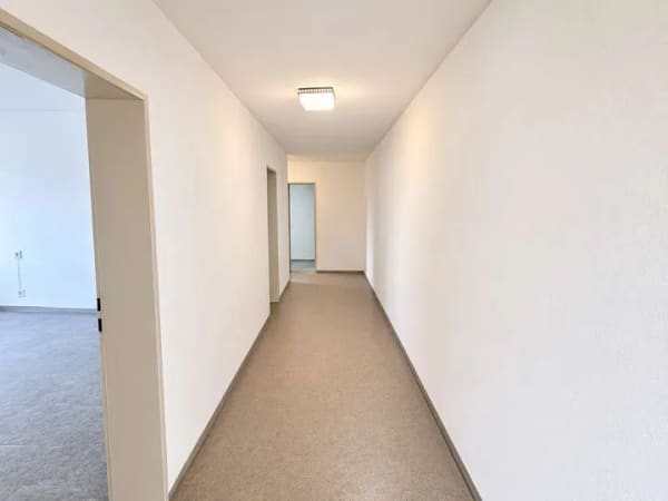 Immobilie in Eberdingen - Großzügige 2-Zimmer-Terrassenwohnung mit Balkon, Aufzug und Kfz-Stellplatz - Bild 3