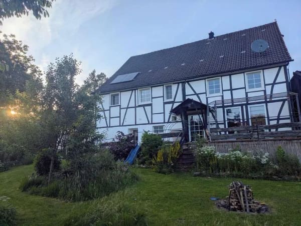Immobilie in Wiehl - Fachwerkhaus mit Talblick - historisches Wohnen im Grünen bei Bielstein - Bild 0