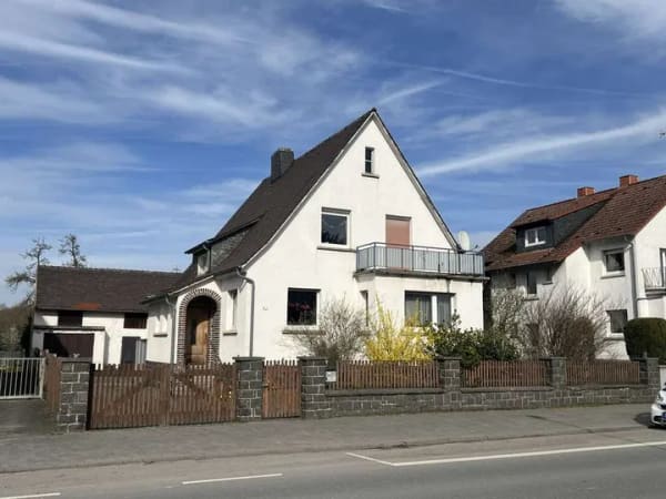 Immobilie in Groß-Bieberau - Solides Einfamilienhaus mit Nebengebäude auf in zentraler Lage auf Wunsch mit iSFP - Bild 0