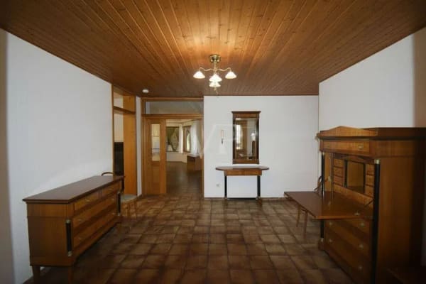 Immobilie in Wassertrüdingen - Großzügiges Familienhaus mit Gartenparadies und sonniger Terrasse - Bild 2