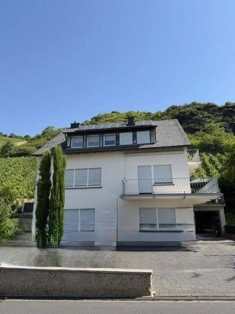 Immobilie in Leutesdorf - Leutesdorf- Einfamilienhaus mit extra Wohn- oder Arbeitsteil in bester ruhiger Lage und Blick zum Weinberg - Bild 0