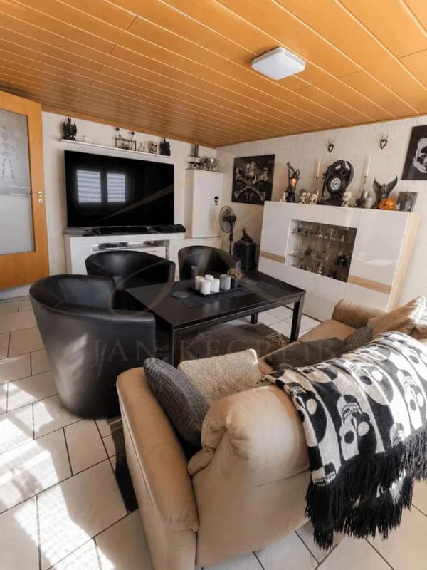 Immobilie in Bondorf - Einfamilienhaus mit 8 Zimmern, Garten und viel Platz für Ihre Wohnideen in Bondorf - Bild 2