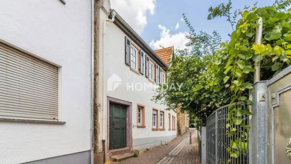 Immobilie in Flörsheim - Historisches Fachwerkhaus mit ausbaubarem Dachboden, Innenhof und modernisiertem Bad - Bild 2