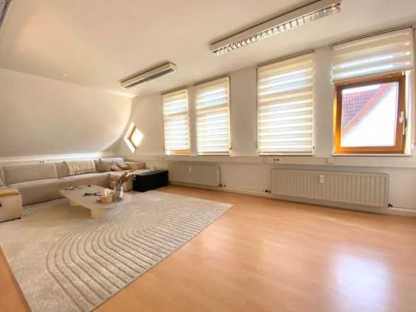 Immobilie in Ilsfeld - Großflächiges Wohn- und Geschäftshaus mit Tiefgarage, freier Gewerbefläche in EG, Wohnen OG und DG - Bild 3