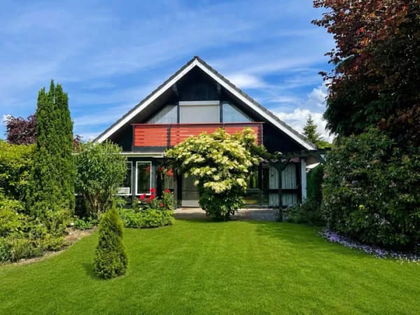 Immobilie in Embsen - Architektenhaus mit parkähnlichem Traumgarten - ein besonderes Zuhause für Menschen mit Sinn für Raum, Licht und Lebensqualität - Bild 0
