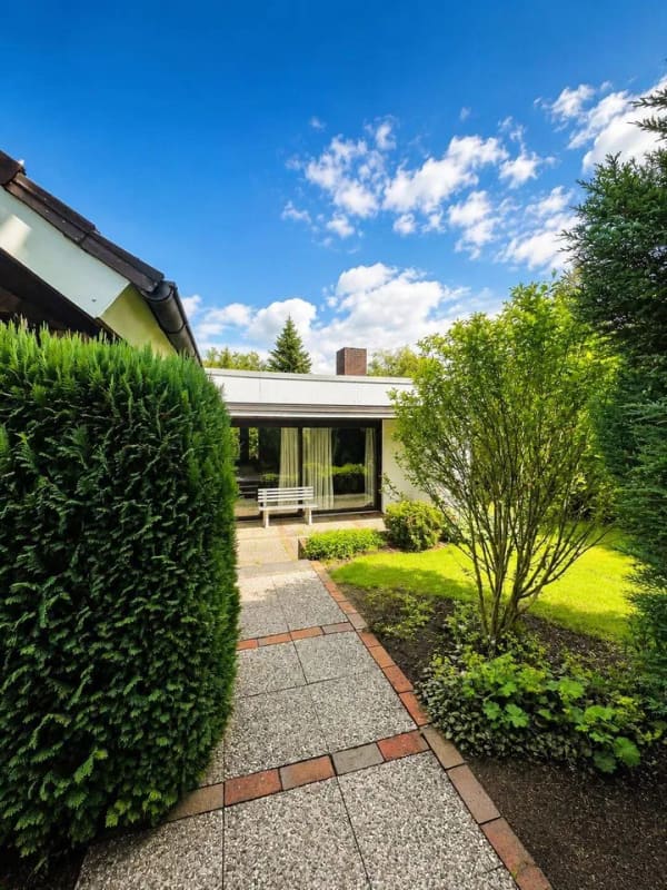 Immobilie in Embsen - Architektenhaus mit parkähnlichem Traumgarten - ein besonderes Zuhause für Menschen mit Sinn für Raum, Licht und Lebensqualität - Bild 1