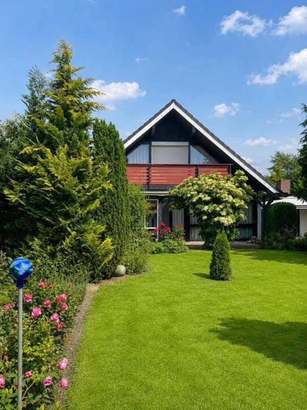 Immobilie in Embsen - Architektenhaus mit parkähnlichem Traumgarten - ein besonderes Zuhause für Menschen mit Sinn für Raum, Licht und Lebensqualität - Bild 3