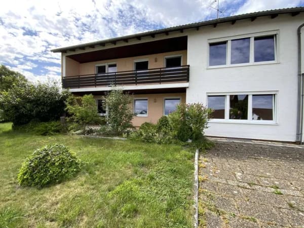Immobilie in Hohenlinden - Solides Zweifamilienhaus zum modernisieren und zusätzliches Baurecht - Bild 1
