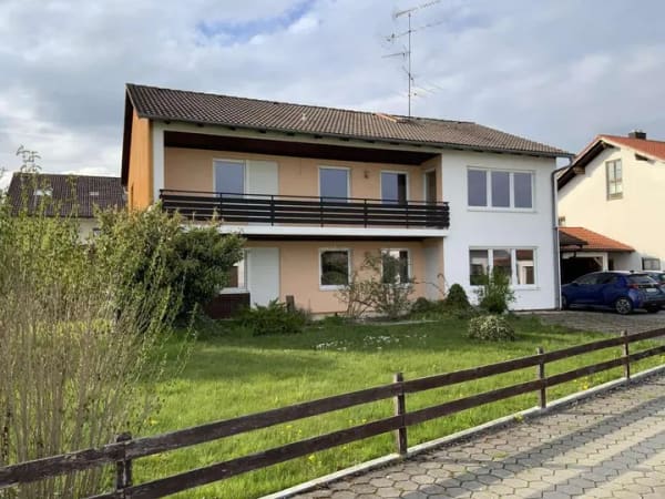 Immobilie in Hohenlinden - Solides Zweifamilienhaus zum modernisieren und zusätzliches Baurecht - Bild 3