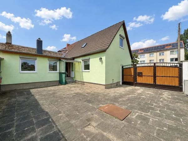 Immobilie in Aken (Elbe) - Kleines Haus. Riesiges Grundstück. | Aken - Bild 1