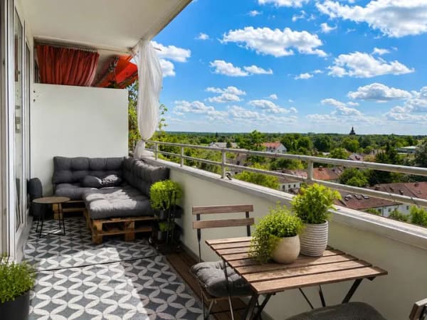 Immobilie in Planegg - Charmante 2-Zimmer-Wohnung mit beeindruckendem Weitblick - Bild 0