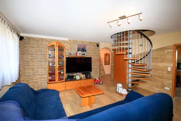 Immobilie in Biebesheim - Extravagante Maisonettewohnung in 2 Parteienhaus!! - Bild 0