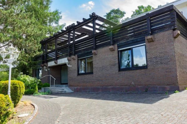 Immobilie in Kaiserslautern - Freistehendes Einfamilienhaus in naturnaher, ruhiger, gehobener Wohnlage - Bild 3