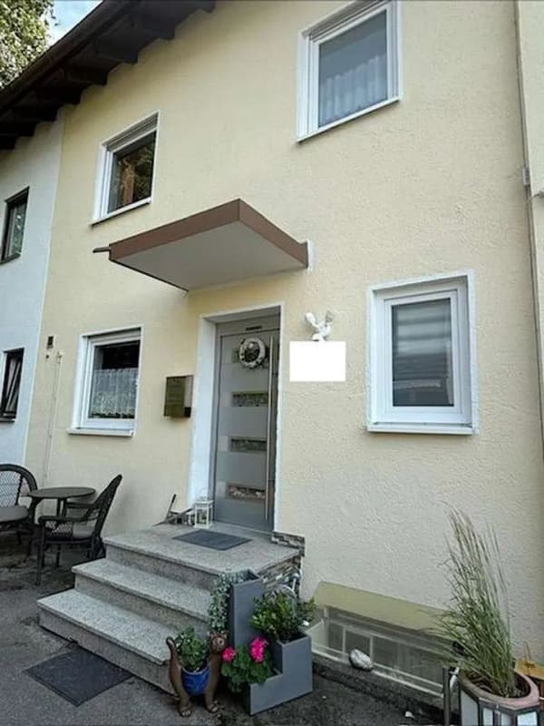 Immobilie in Althegnenberg - Gepflegtes Reihenmittelhaus mit Balkon, Terrasse und kleinem Garten - Bild 0