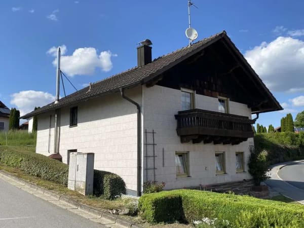 Immobilie in Wiesenfelden - Schönes Häuschen mit Balkon und Garage, "Klein-Fein-Mein! - Bild 0