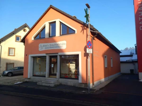 Immobilie in Tröstau - Einfamilienhaus mit 5 Zimmern im Zentrum von Tröstau - Bild 0