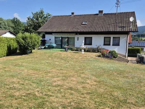 Immobilie in Arrach - Hier fühlt sich die Familie wohl - Gepflegtes Einfamilienhaus in ruhiger Lage der Gemeinde Arrach - Bild 0