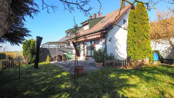 Immobilie in Burgstetten - Familienglück mit Einliegerwohnung, Südterrasse, Garten und Garage - Bild 2