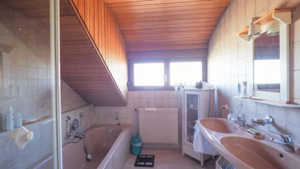 Immobilie in Burgstetten - Familienglück mit Einliegerwohnung, Südterrasse, Garten und Garage - Bild 4
