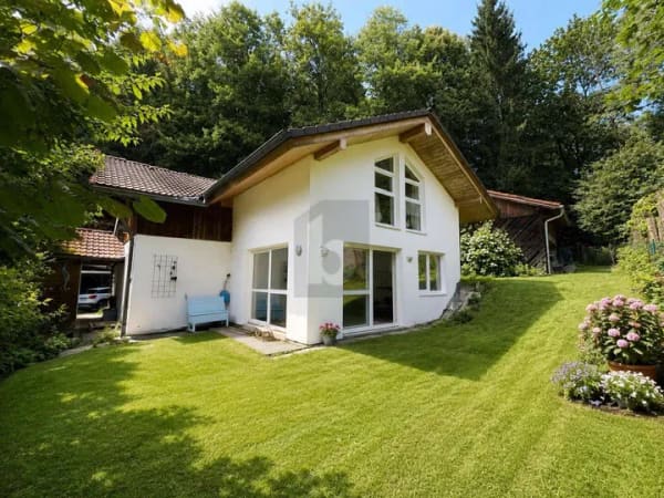 Immobilie in Iffeldorf - MODERNES FAMILIENIDYLL AM WALDRAND - Bild 1