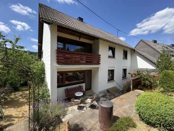 Immobilie in Schleiden - Großzügiges Einfamilienhaus mit Einliegerwohnung und viel Entwicklungspotenzial in Schleiden-Oberhau - Bild 1