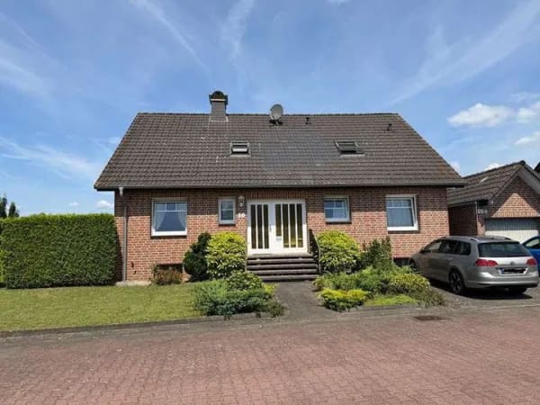 Immobilie in Hövelhof - Ländlich wohnen mit Blick über die Felder! Zweifamilienhaus in Hövelhof Ortsteil Riege - Bild 0