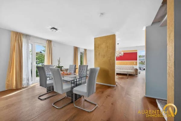 Immobilie in Neufahrn in Niederbayern - Freistehendes Effizienzhaus A+ mit Wärmepumpe, Kamin und 789 m² Grundstück zu verkaufen - Bild 1
