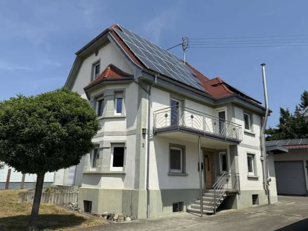 Immobilie in Uttenweiler - Einfamilienhaus mit separatem Büro/Wohnung, 3 Garagen und separater Halle - Bild 0