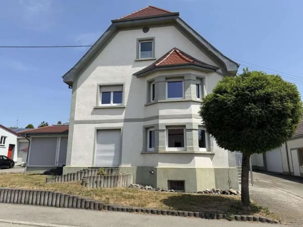Immobilie in Uttenweiler - Einfamilienhaus mit separatem Büro/Wohnung, 3 Garagen und separater Halle - Bild 1