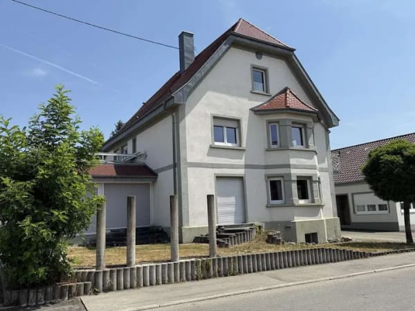 Immobilie in Uttenweiler - Einfamilienhaus mit separatem Büro/Wohnung, 3 Garagen und separater Halle - Bild 3