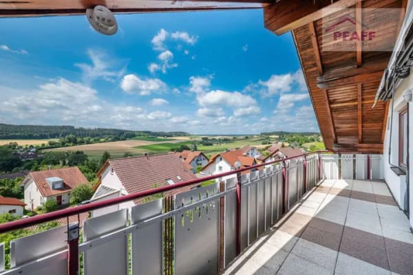 Immobilie in Brigachtal - Zuhause ankommen Im Belli in Überauchen! Moderne DG-Wohnung mit traumhaftem Blick, Küche + Garage - Bild 0