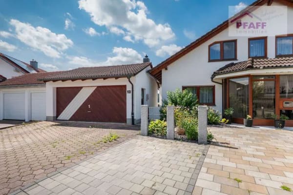 Immobilie in Brigachtal - Zuhause ankommen Im Belli in Überauchen! Moderne DG-Wohnung mit traumhaftem Blick, Küche + Garage - Bild 1