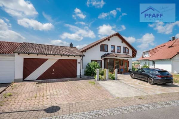 Immobilie in Brigachtal - Zuhause ankommen Im Belli in Überauchen! Moderne DG-Wohnung mit traumhaftem Blick, Küche + Garage - Bild 2