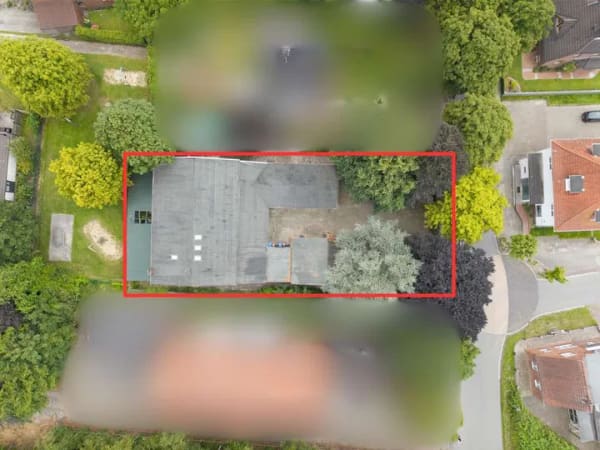 Immobilie in Nordenham - Vielseitige Gewerbeimmobilie mit attraktiven Mieteinnahmen - Bild 0