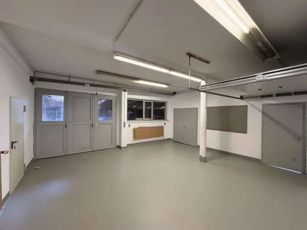 Immobilie in Nordenham - Vielseitige Gewerbeimmobilie mit attraktiven Mieteinnahmen - Bild 2