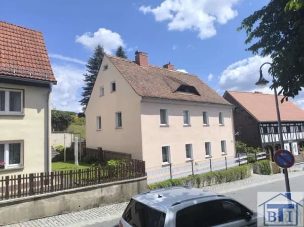 Immobilie in Zittau - Charmantes Einfamilienhaus in Hanglage mit Weitblick, Terrasse & Garage – viel Potenzial zur indi... - Bild 1