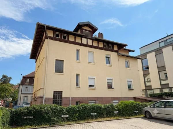 Immobilie in Schwabach - MFH in zentraler Lage - Altbaucharme, großzügige Wohnflächen und attraktives Entwicklungspotenzial - Bild 0