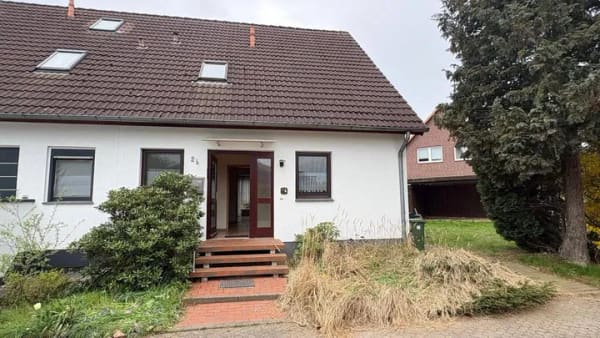 Immobilie in Vechelde - Gepflegte Doppelhaushälfte auf Erbpachtgrundstück mit Keller und Dachgeschoss in Vechelde - Bild 0