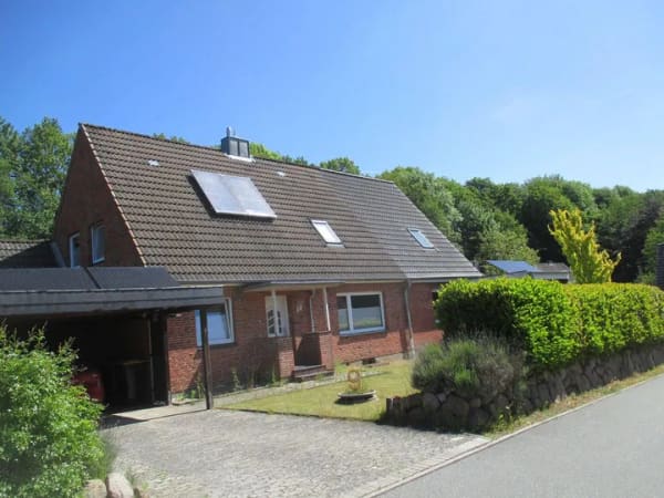 Immobilie in Osterrönfeld - Zweifamilienhaus mit 1.000 m² Grundstück in ruhiger Lage Osterrönfelds - Bild 1