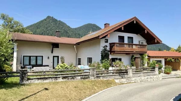 Immobilie in Ruhpolding - Charmantes Mehrgenerationenhaus im Herzen von Ruhpolding- 4 Wohneinheiten- vielseitig nutzbar - Bild 0