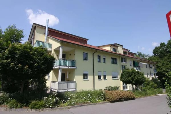 Immobilie in Coburg - Achtung Kapitalanleger! Seniorengerechte 1-Zimmer-Wohnung mit Balkon und TG-Stellplatz in Coburg-Ket - Bild 0