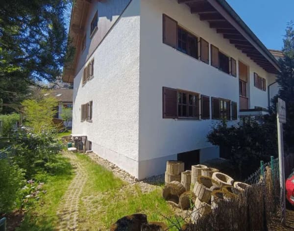 Immobilie in Vaterstetten - Großzügige 6 Zimmer Wohnung mit großem Garten, Terrasse & vielseitigem Souterrain in Vaterstetten - Bild 1