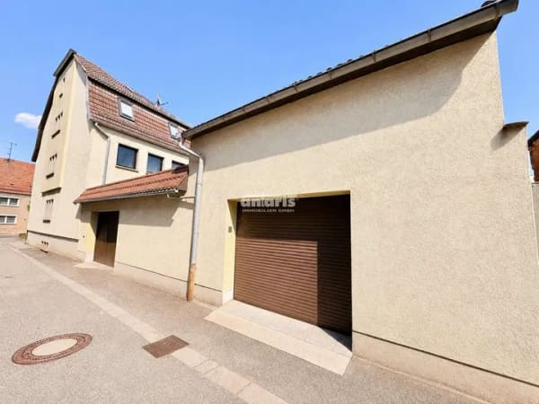 Immobilie in Bad Tennstedt - antaris Immobilien GmbH **Einfamilienhaus mit Charme, Innenhof, Garage und Gartengrundstück**  - Bild 2