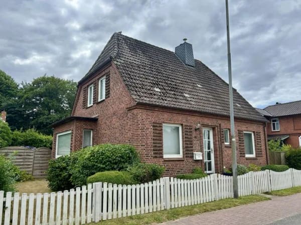 Immobilie in Wesselburen - Wohnhaus mit Wintergarten, Garage und Gestaltungspotenzial - Bild 0