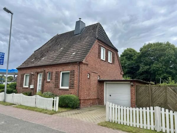 Immobilie in Wesselburen - Wohnhaus mit Wintergarten, Garage und Gestaltungspotenzial - Bild 1