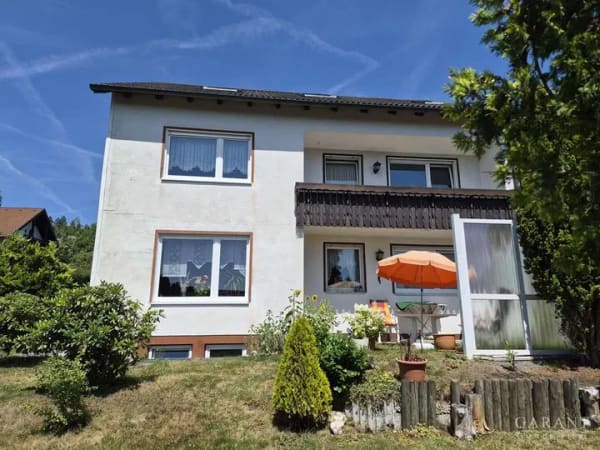 Immobilie in Naila - Wohnen mit Weitblick - Dreifamilienhaus mit großem Grundstück, Garagen und vielseitigem Potenzial! - Bild 0