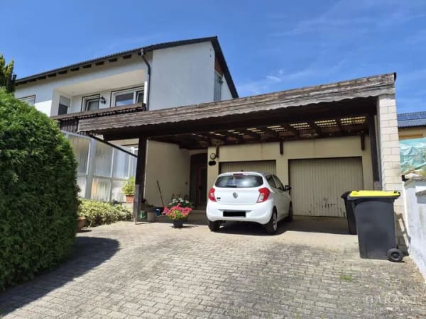 Immobilie in Naila - Wohnen mit Weitblick - Dreifamilienhaus mit großem Grundstück, Garagen und vielseitigem Potenzial! - Bild 2