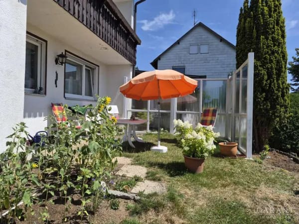 Immobilie in Naila - Wohnen mit Weitblick - Dreifamilienhaus mit großem Grundstück, Garagen und vielseitigem Potenzial! - Bild 3